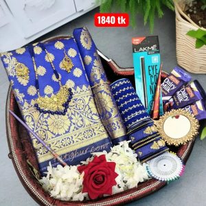 ব্লাউজ পিস সহ গিফট নীল কাতান সফ্ট শাড়ির কম্বো. -