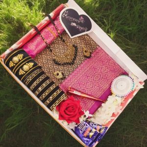 সফ্ট সিল্ক কালো-রাণী কালার কাঞ্চিবুরণ শাড়ির কম্বো প্যাকেজ