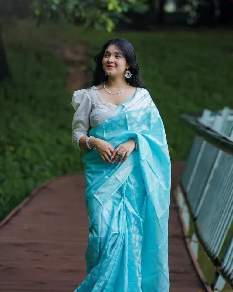 Sky blue premium soft slik saree package.আকাশী কালার কম্বো সেট - Image 2